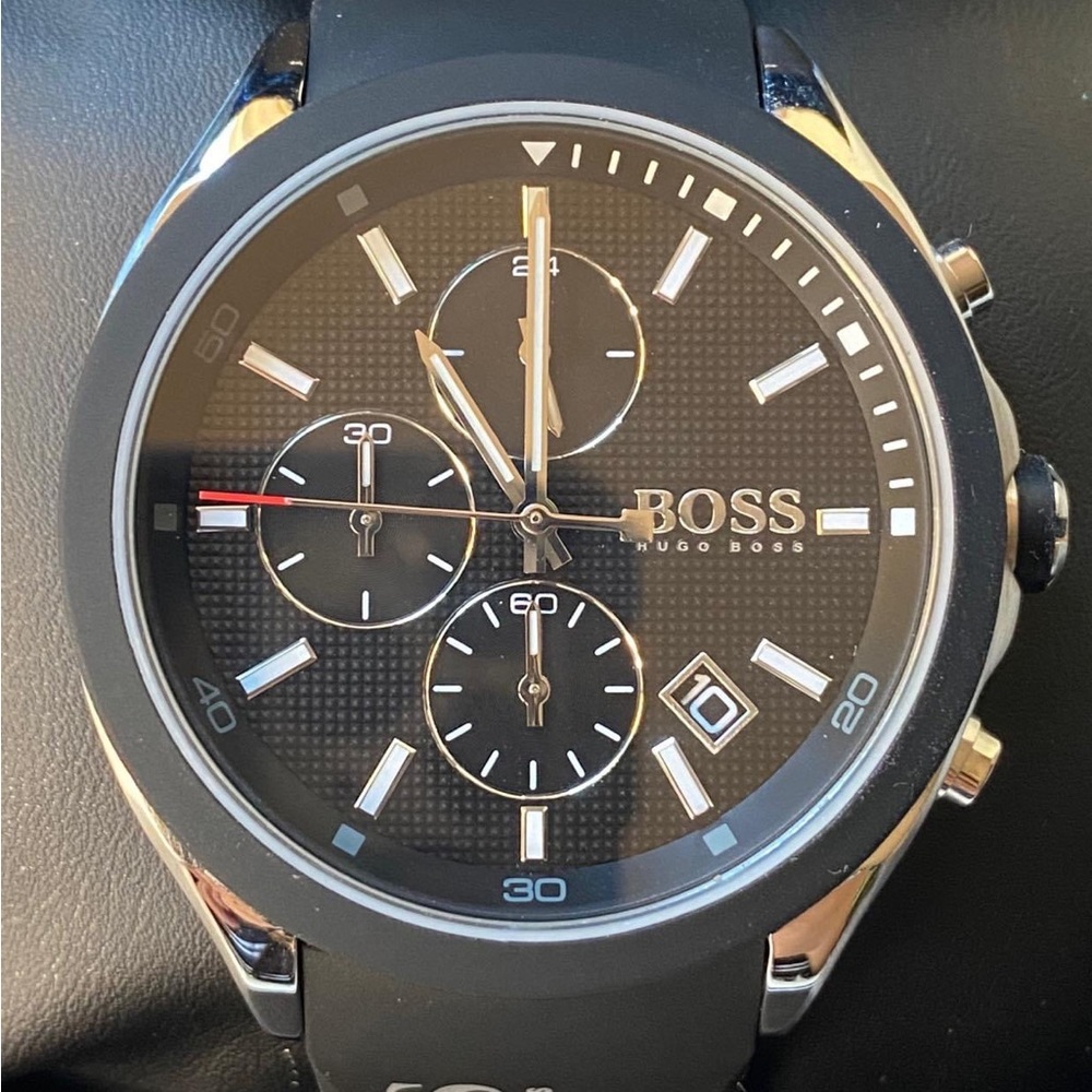 HB1513716 - Hugo Boss Men’s Velocity Black Watch
Case Size: 44mm